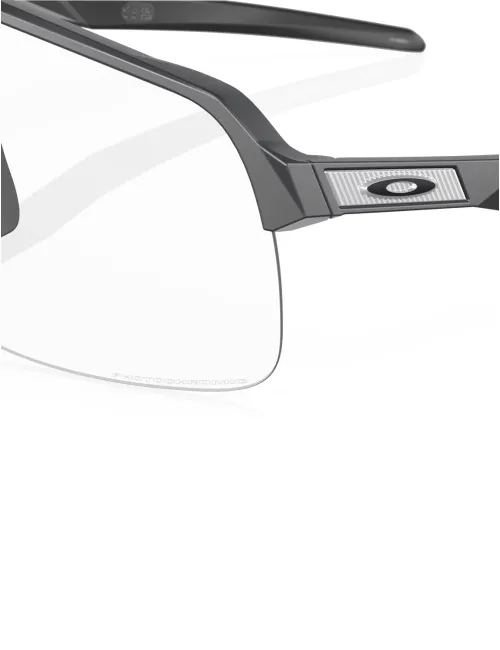 Спортивні фотохромні окуляри OAKLEY Sutro Lite OO9463-4539 Matte Carbon/Clear Photochromic, Лінза: Clear Black Iridium Photocromic – зображення 5